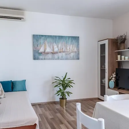 Apartment Bor - On The