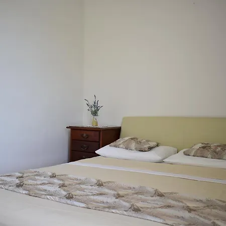 Bor - On The Apartament