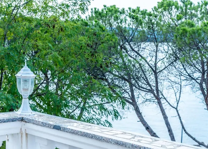 アパート Bor - On The マリンスカ